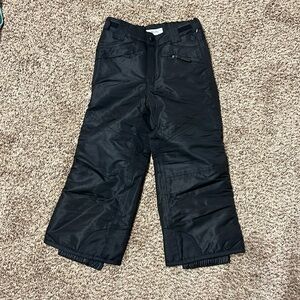 Children’s snow pants new without tags. Size XS (4/5) from Cherokee.